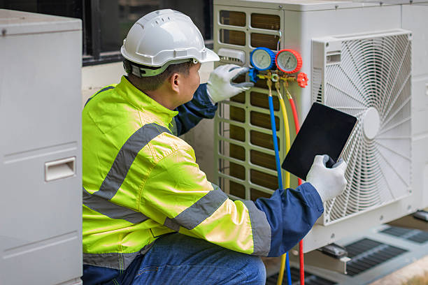 Professional Hvac Installation technician working in La Vernia, TX